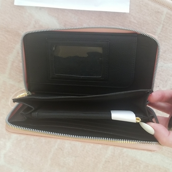 Betsey Johnson Blush Hearts Wallet with Removable Wristlet/Wallet Strap. - Picture 8 of 10